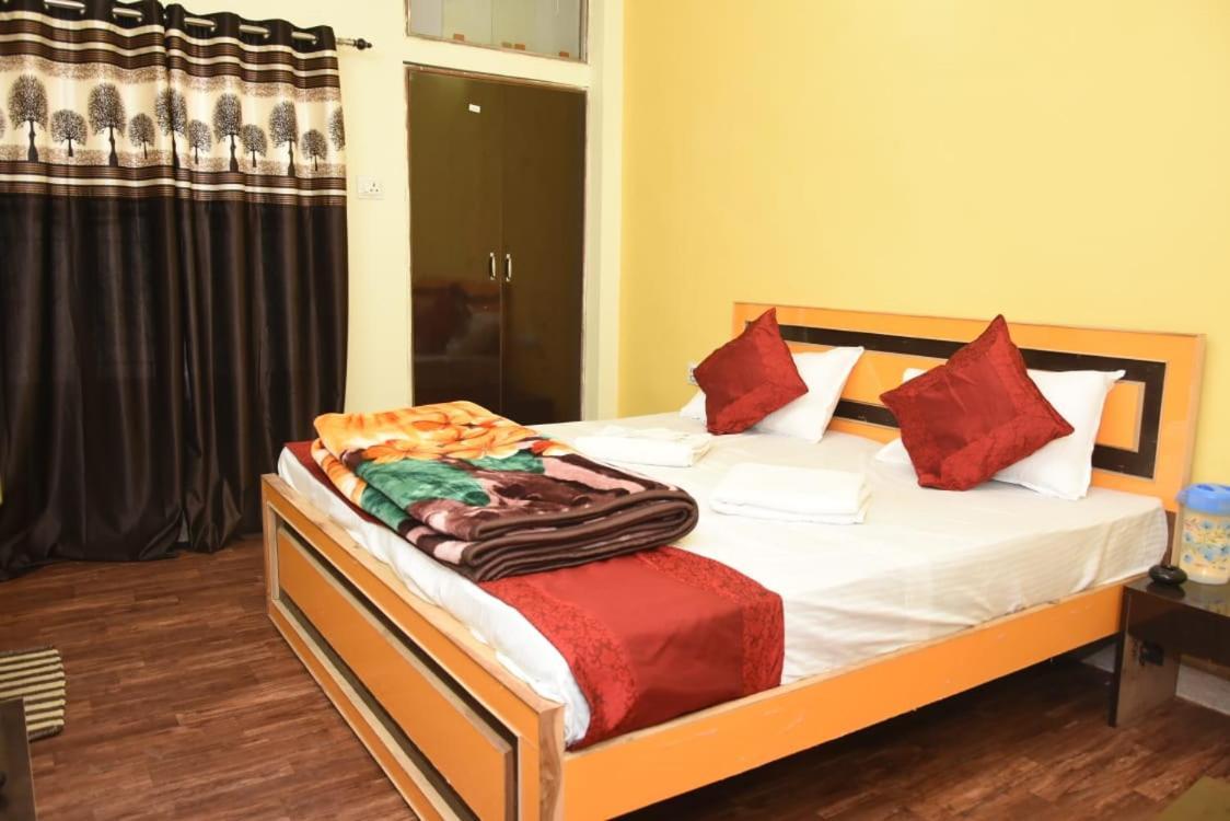 Varanasi Paradise Bagian luar foto