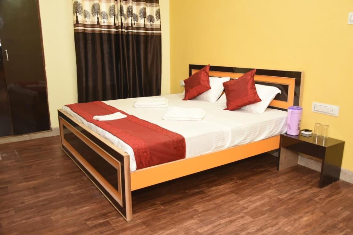 Varanasi Paradise Bagian luar foto